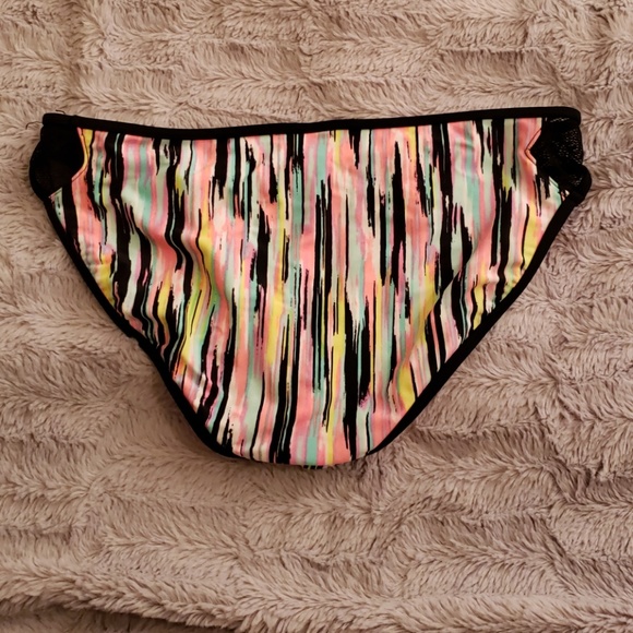 Bathing suit bottoms - Picture 2 of 3